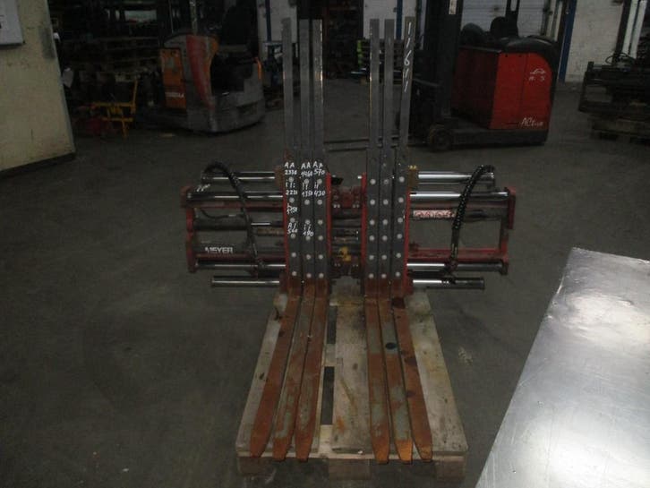 Meyer  Vorkenversteller Triple, Articles professionnels, Machines & Construction | Chariots élévateurs & Transport interne, Envoi