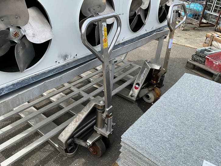 Online veiling - Hand hydraulische palletwagen RVS (2x), Articles professionnels, Machines & Construction | Chariots élévateurs & Transport interne