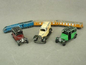 Dinky Toys 1:43 - Modelauto (6) - Early Models Ambulance,