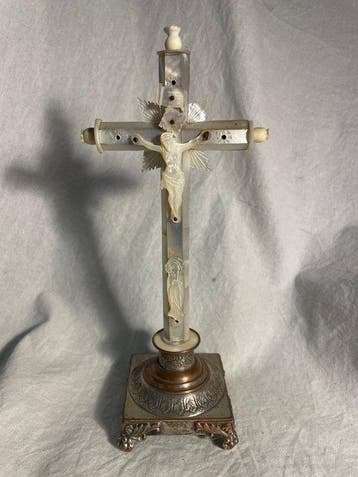 Crucifix - Altaarkruis van parelmoer en hout - 1850-1900
