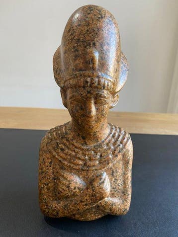 Beeld, Paar zware Egyptiserende stenen sculpturen - 25 cm -