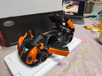 1:18 - Voiture miniature - Pagani Cinque orange