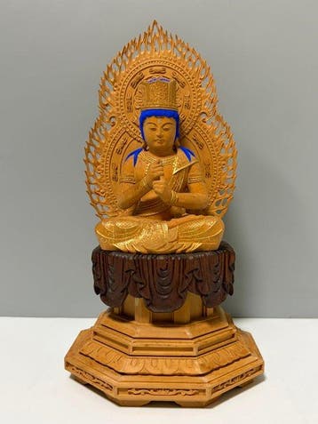 Finely Carved Japanese Wooden Buddhist Statue - sculptuur