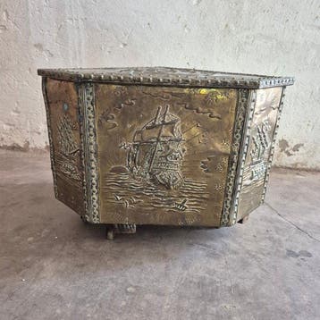 Opbergkoffer - Vurenhout, messing met repoussé - bekleed met