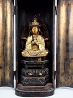 Standing statue of Amida Buddha in a shrine - Beeld Hout -