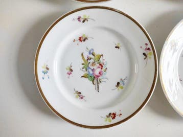 Bord (4) - Fleurs peintes - Porselein