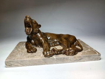 sculptuur, Antique Bronze Yawning Lion Sculpture on Marble, Antiquités & Art