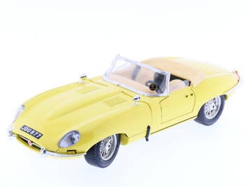 Schaal 1:18 Bburago 3026 Jaguar E 1961 #186 (Automodellen), Ophalen of Verzenden