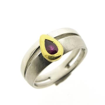 Bicolor platina ring met robijn, Handtassen en Accessoires, Overige materialen, Gebruikt, Ophalen of Verzenden, 17 tot 18