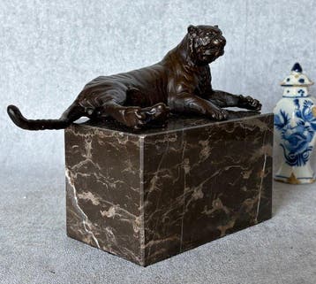 Statue, Liggende Tijger 17 cm - 13 cm - Bronze, Marbre
