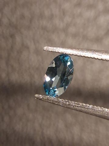 Natural Topaz - London Blue - 0.266 ct - oval - high end jew, Verzenden, Nieuw