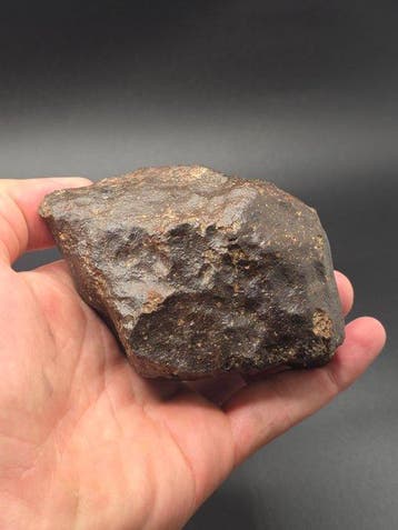 météorite Météorite de Chondrite - Hauteur : 9.5 cm - 520 g