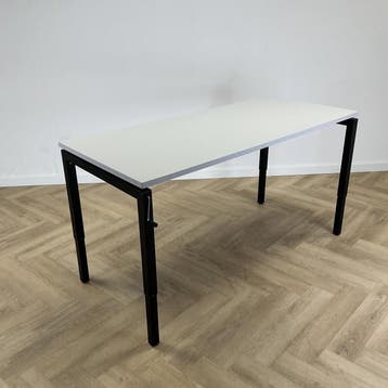 zit-sta  slingerbureau 180x80 cm (max hoogte 95 cm) zwart -, Huis en Inrichting, Bureaus, Gebruikt