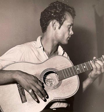Jean Ribiere (1922 - 1989 - Gitan jouant une rumba catalane