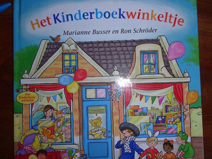 Het kinderboekwinkeltje 9789048856862 Moon, Boeken, Overige Boeken, Zo goed als nieuw, Verzenden