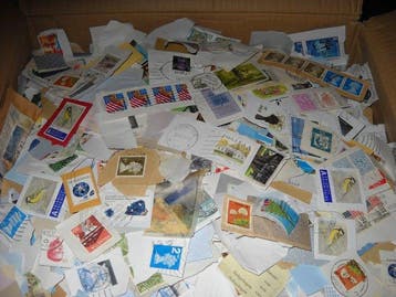 internationaal - Prachtig lot postzegels op papier.