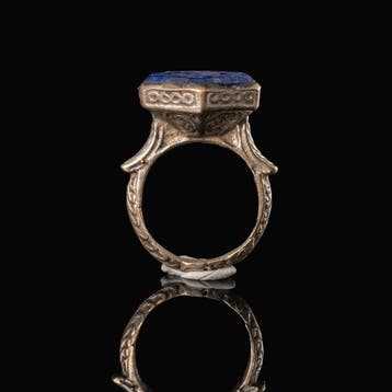 Ottomaanse Rijk Ring met lapis lazuli intaglio met paard