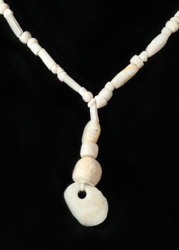 West-Aziatisch Witte Hardsteen en Schelp Kralenketting