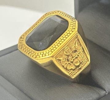 Tibetaanse ring met Garuda en zwarte steen - Ring - gouden