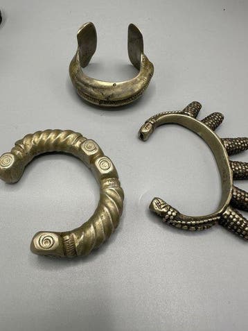Three bracelets - silver alloy /brass alloy - West Africa,, Antiek en Kunst