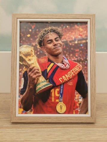 Lamine Yamal - FIFA Wereldbeker-trofee + schilderij van, Nieuw