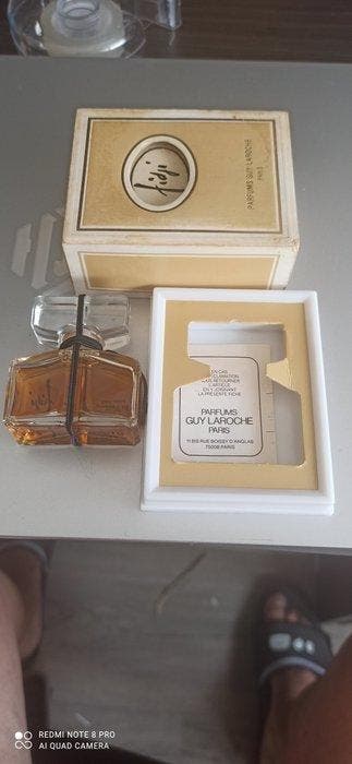 Guy Laroche - Parfumfles - Fidji (geschenkdoos) - Glas