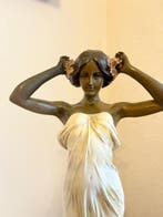 sculptuur, Nymph of the Valley, Lady in white dress. - 34 cm