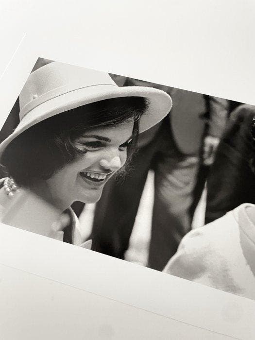 Manfred Linus Kreiner - Jacqueline Kennedy – Sourire, Antiquités & Art, Art | Objets design