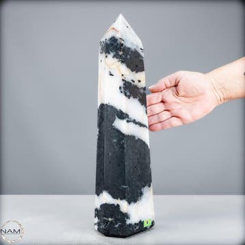 Majestueus obelisk van zwarte toermalijn in kwarts -