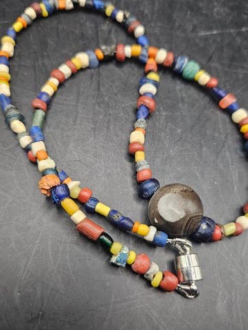 Romain antique, Empire Faience Ancient Pearls re used as