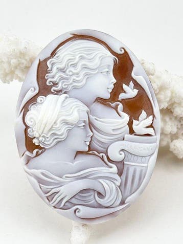 CASSIS MADAGASCARIENSIS - Cameo - Handgesneden camee, Handtassen en Accessoires