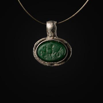 Oud-Romeins Zilver Pendant, Eros die op een zeepaard rijdt –