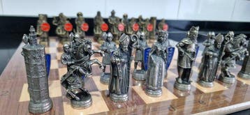 Schaakspel - Ajedrez vintage Eda Media: Cristianos contra, Antiek en Kunst