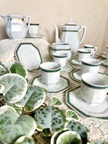 Limoges - Koffie- en theeservies (26) - Porselein - Medard