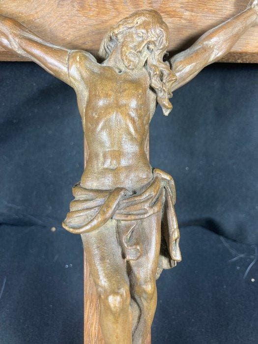 Crucifix - Hout - 1920-1930 - Fijn gesneden, Antiek en Kunst, Kunst | Niet-Westerse kunst