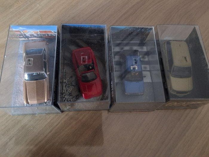 GoldenEye, the man with the golden gun, a view to a kill,, Verzamelen, Film en Tv