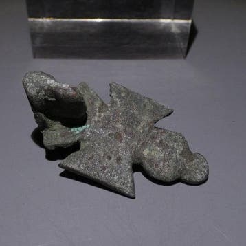 Romain antique Bronze Croix. 4,3 cm L. 1er - IIe siècle ap.