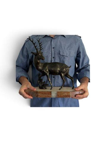 sculptuur, Elegante e Maestoso Cervo con Imponente Palco -