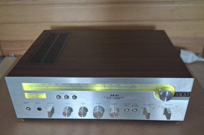 Akai - AA-1020. Woodcase Solid state stereo receiver, TV, Hi-fi & Vidéo, Radios
