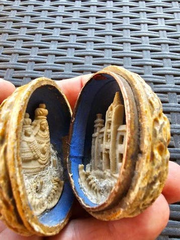 Reliquaire diorama à l’intérieur d’une boîte en forme de, Antiquités & Art