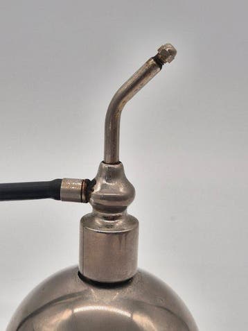 Klassischer Parfümzerstäuber – Vintage – Metall verchromt, Antiek en Kunst
