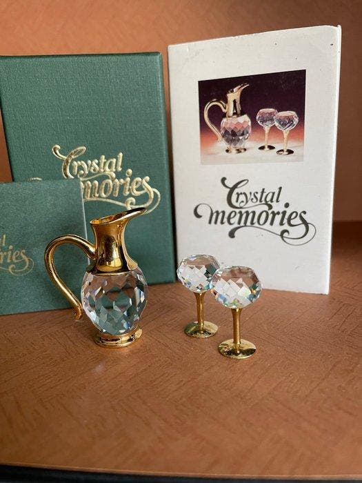 Swarovski - Beeldje - Memories set Wijnkaraf met 2 glazen -, Antiek en Kunst, Curiosa en Brocante