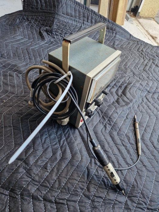 Outil de travail Industrial - LV-76A VTVM voltmètre, Antiek en Kunst, Antiek | Wandborden en Tegels