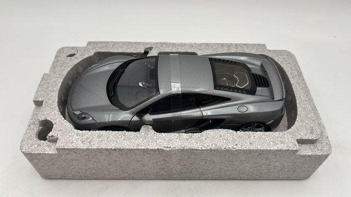 Autoart 1:18 - Modelauto - McLaren 12C Silver - (cod.D15), Hobby en Vrije tijd, Modelauto's | 1:5 tot 1:12
