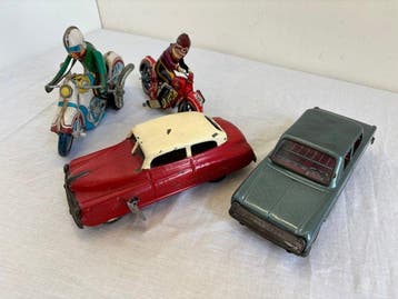 Bandai - Voiture jouet en étain - 4 modellen , 2x auto en 2x
