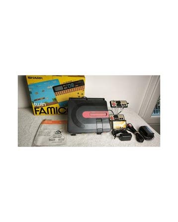 Sharp, Nintendo - Twin Famicom AN-500B - Spelcomputer - In