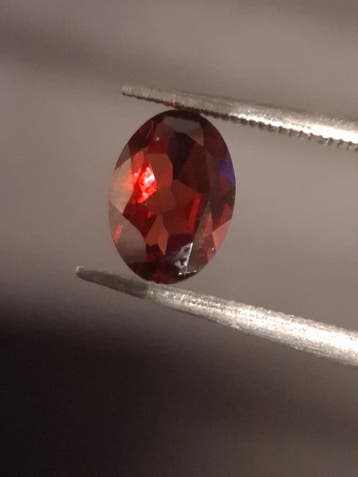 Natural Garnet - Rhodolite - 0.785 ct - oval - unheated- red, Verzenden