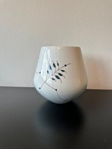 Royal Copenhagen - Karen Kjældgård-Larsen. - Vaas - 1025831