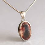 Zeldzame natuurlijke ametrine. Amethist en citrien in