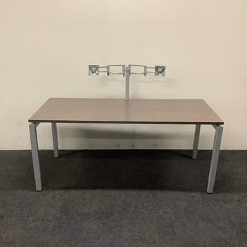 bureau 180x80 cm, hoogte verstelbaar, vv dubbele monitorarm,, In hoogte verstelbaar, Gebruikt